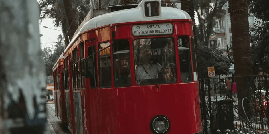 Antalya Işıklar Caddesi’nde Zamana Yolculuk